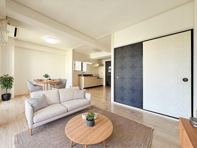 居室・リビング　ＣＧで家具等を配置したもので家具等は含まれません。