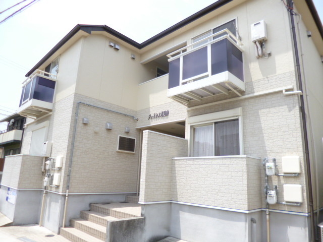 建物外観　明るい色の綺麗な外観です