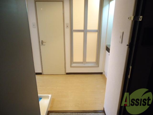 玄関　静閑で、豊かな暮らしの環境に恵まれています