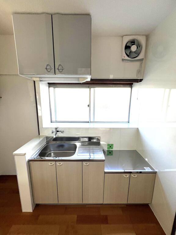 その他設備　キッチン上部の棚新設しました♪