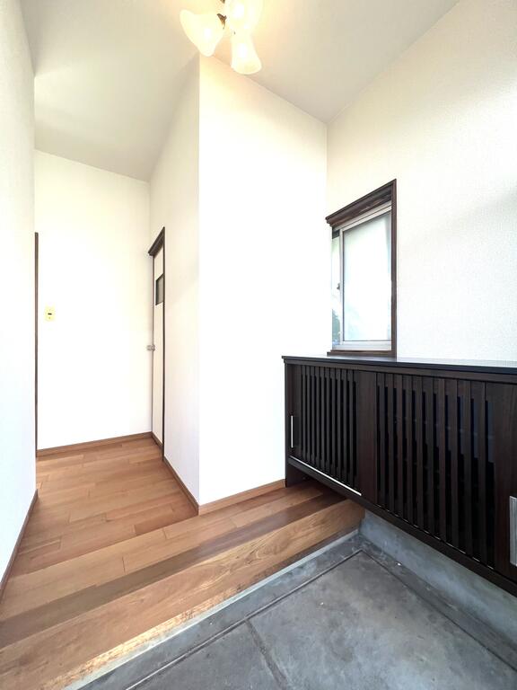 玄関　お洒落なシューズボックス付きの玄関♪