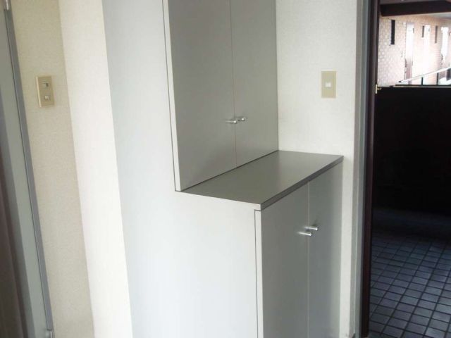 玄関　下駄箱付き