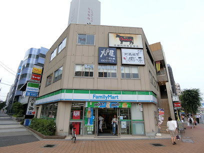 コンビニ　ファミリーマート（コンビニ）まで240m