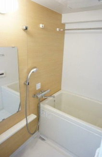 バス・シャワールーム　追い焚き機能、浴室乾燥機付きバス。