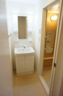 洗面設備　嬉しい独立洗面台付き。