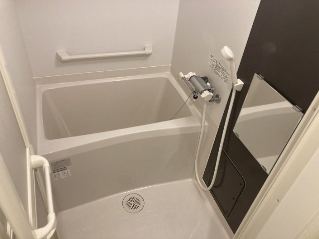 バス・シャワールーム　落ち着いた空間のお風呂です