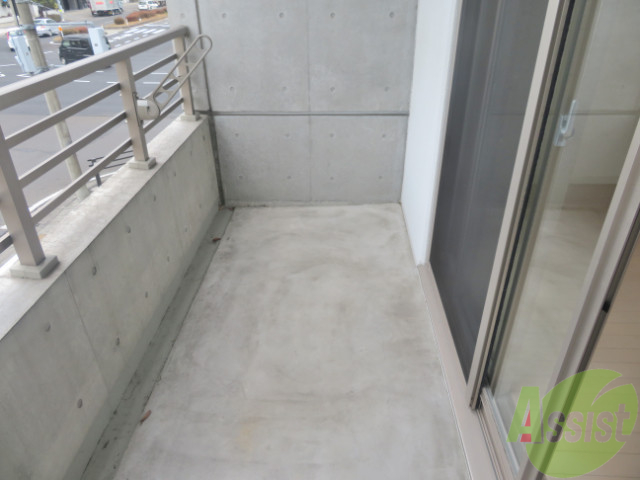 バルコニー　西向きですが、陽当たりも良く洗濯物も良く乾きそうですね