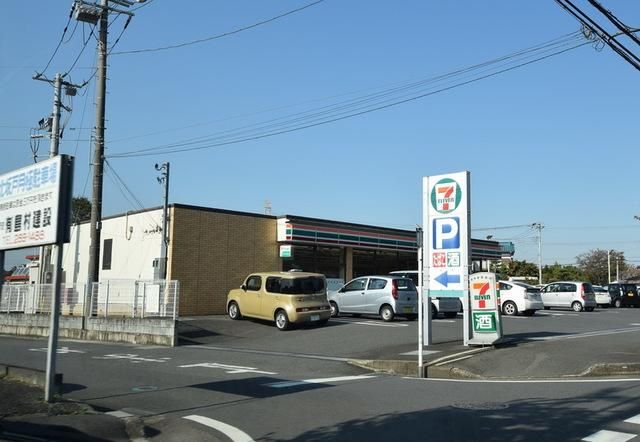 コンビニ　セブンイレブン坂戸伊豆の山店（コンビニ）まで555m