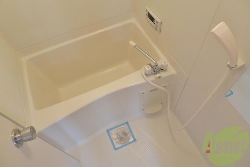 バス・シャワールーム　浴室は、この位のサイズ感。ゆったり浸かりましょう。