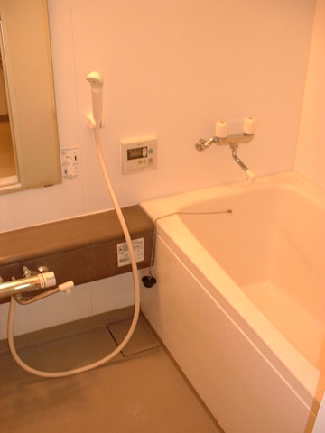 バス・シャワールーム　窓付バスルーム