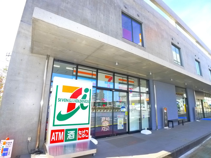 コンビニ　セブンイレブン（コンビニ）まで730m