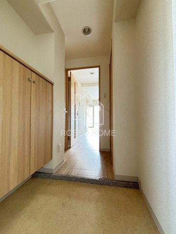 玄関　同マンション別部屋：参考写真