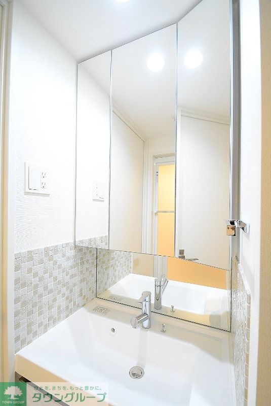 洗面設備　カラータイプ異なります。