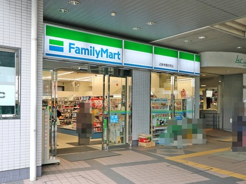 コンビニ　ファミリーマート近鉄学園前駅店（コンビニ）まで180m