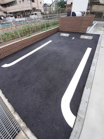 駐車場　駐車場があるので、車を買う予定の方も安心です