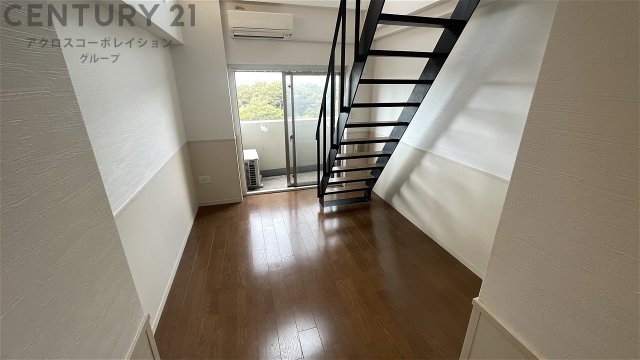 居室・リビング　エアコン付きで快適に過ごせます♪