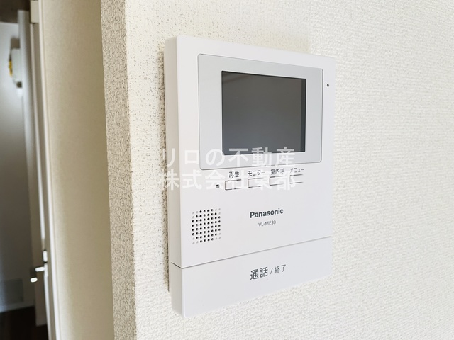 セキュリティ　来訪者の姿を確認できるＴＶモニター付インターホン設置済です！