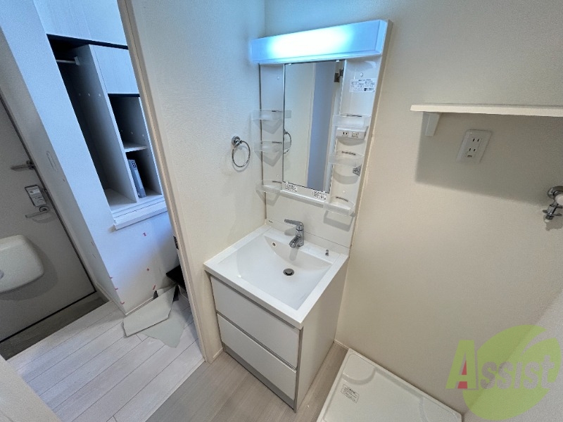 洗面設備　洗面台は独立洗面台です。毎日の身支度が楽しくなりますね。