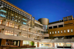 小学校　千代田区立麹町小学校（小学校）まで375m