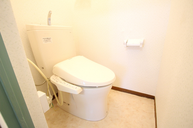 トイレ　ウォシュレット付きです