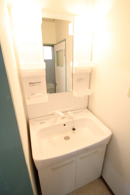 洗面設備　独立洗面台、朝シャン出来ます