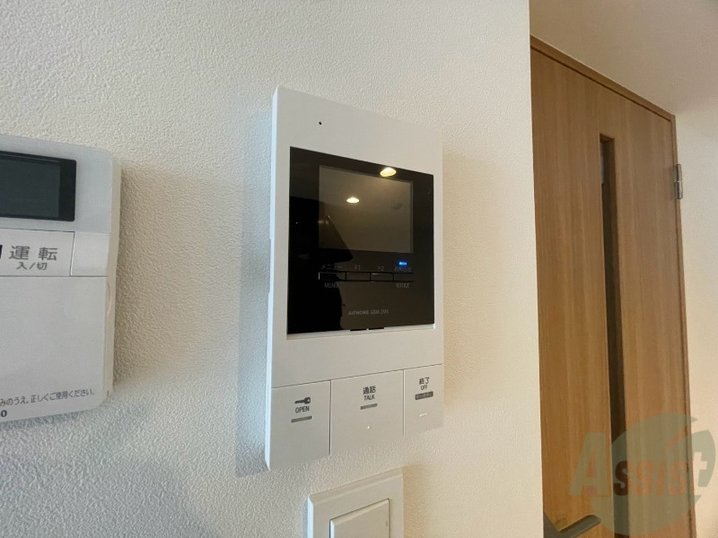 セキュリティ　ＴＶモニター付インターホンです。来客者の顔が見えるので安心！