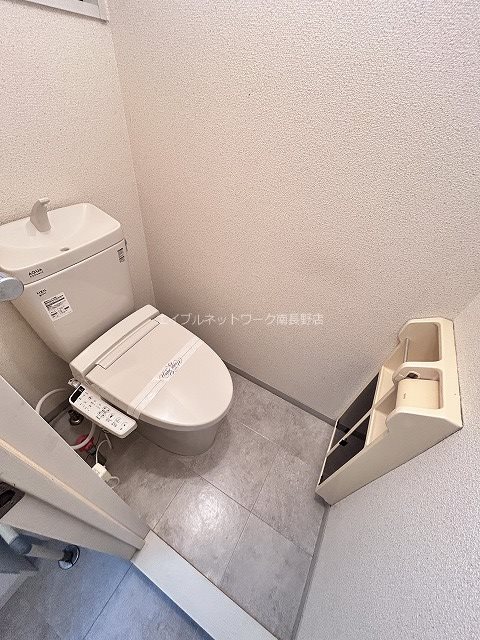 トイレ　写真は202号室です(参考)