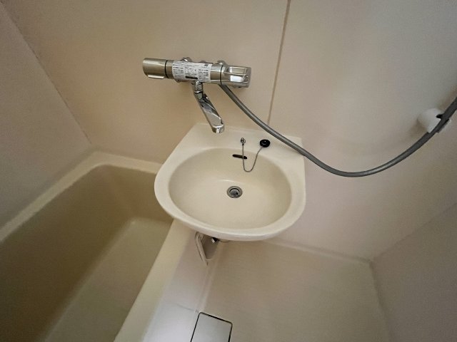 洗面設備　ゆったりとスペースのある洗面所
