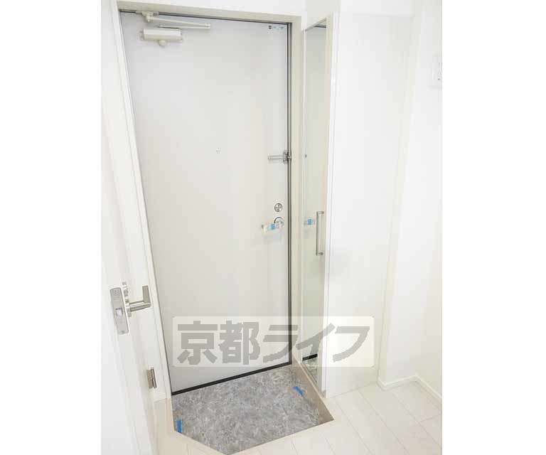 玄関　鏡のついたシューボックス完備！