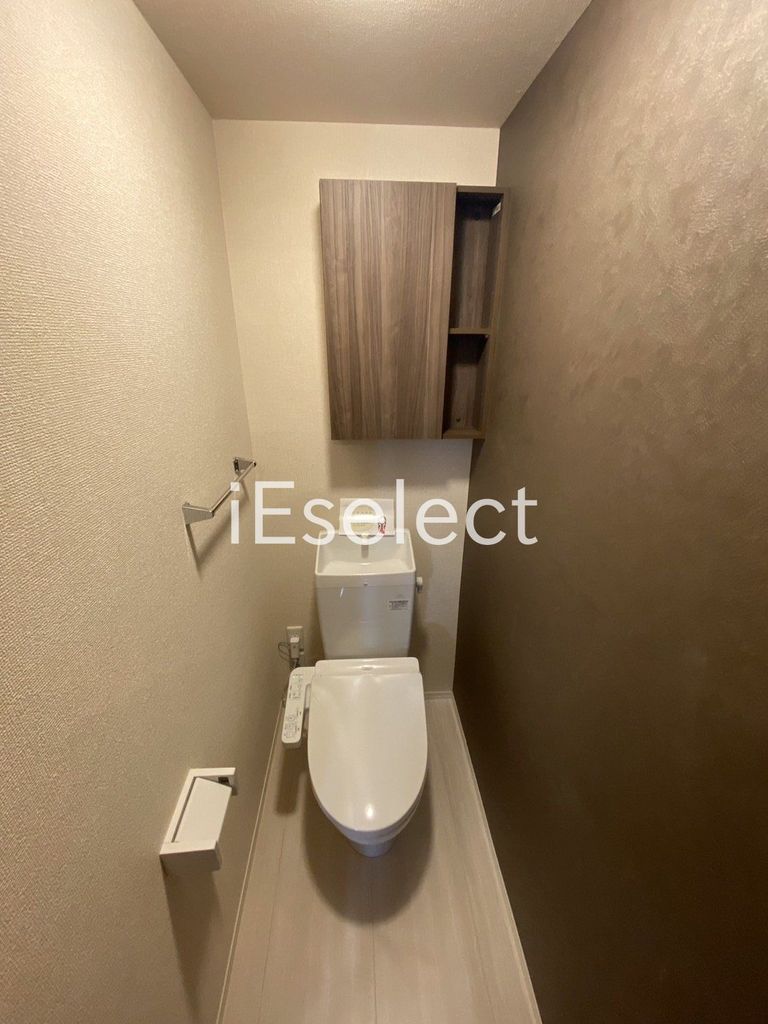 トイレ　温水洗浄便座付きのトイレです?