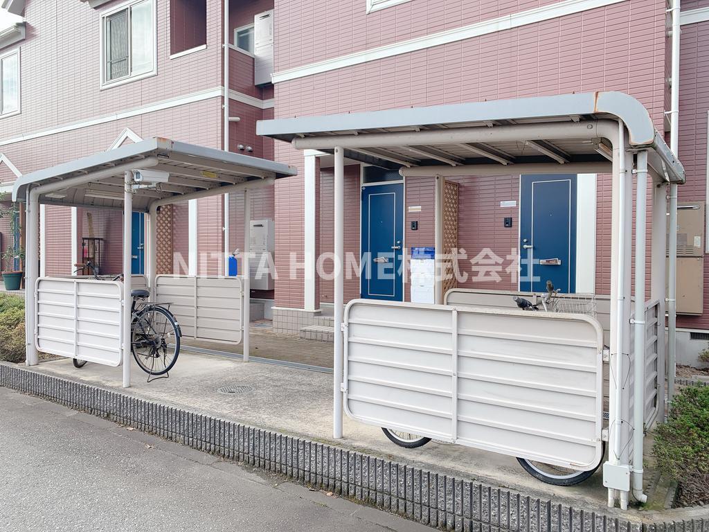 その他共有部分　屋根付きの駐輪場は無料です(^^)/
