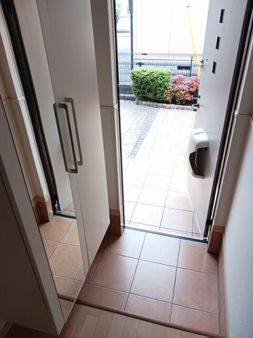 玄関　落ち着いた玄関です