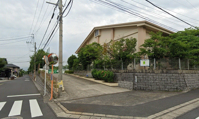 中学校　鹿児島市立桜丘中学校（中学校）まで635m