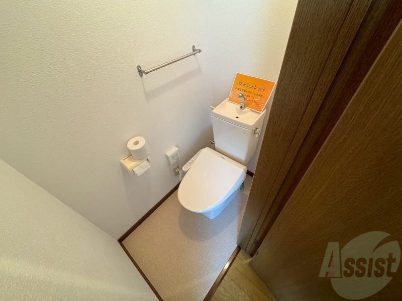 トイレ　こちらはトイレです。清潔感があり、安心して使用できます。