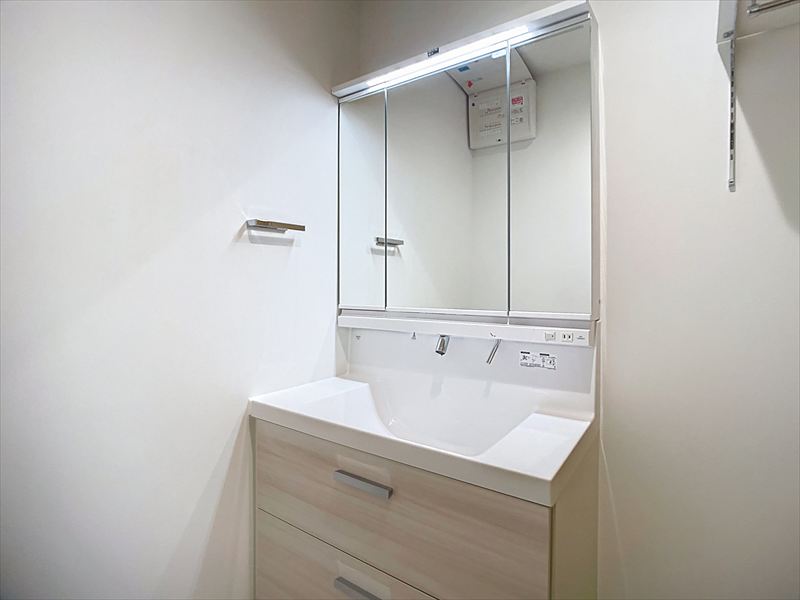 洗面設備　※写真は同物件の別部屋です