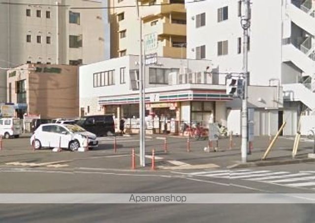 コンビニ　セブンイレブン（コンビニ）まで296m