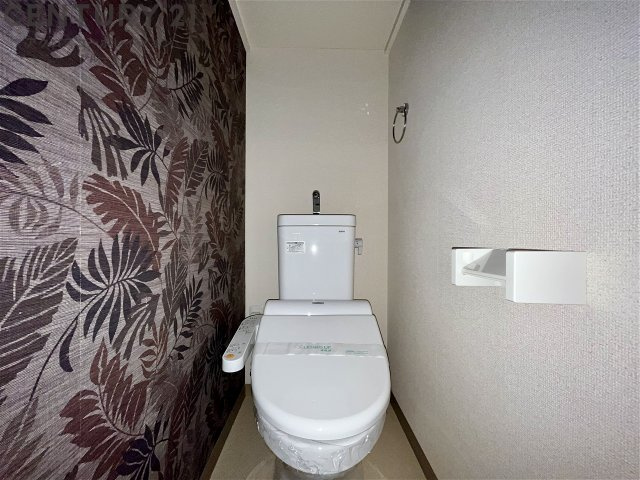 トイレ　温水洗浄便座付きのトイレです♪
