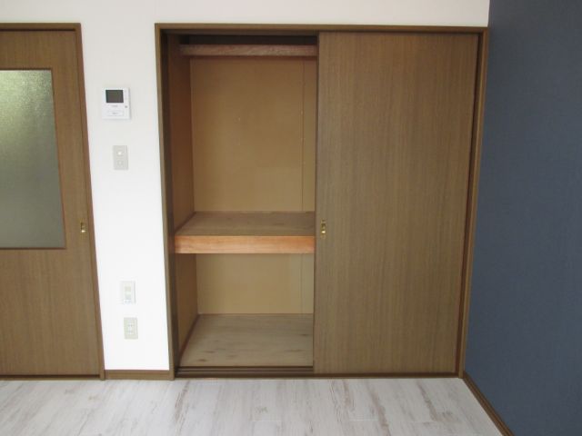 収納　畳約１枚分の奥行きがございます