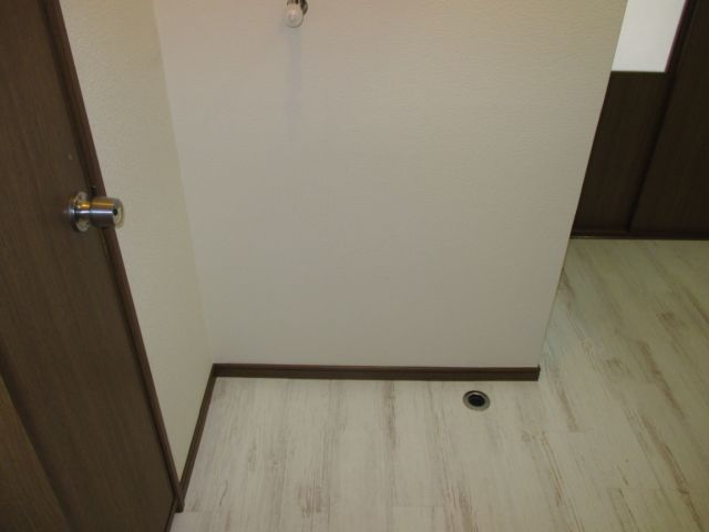 その他部屋・スペース　洗濯機置き場はおトイレの手前です
