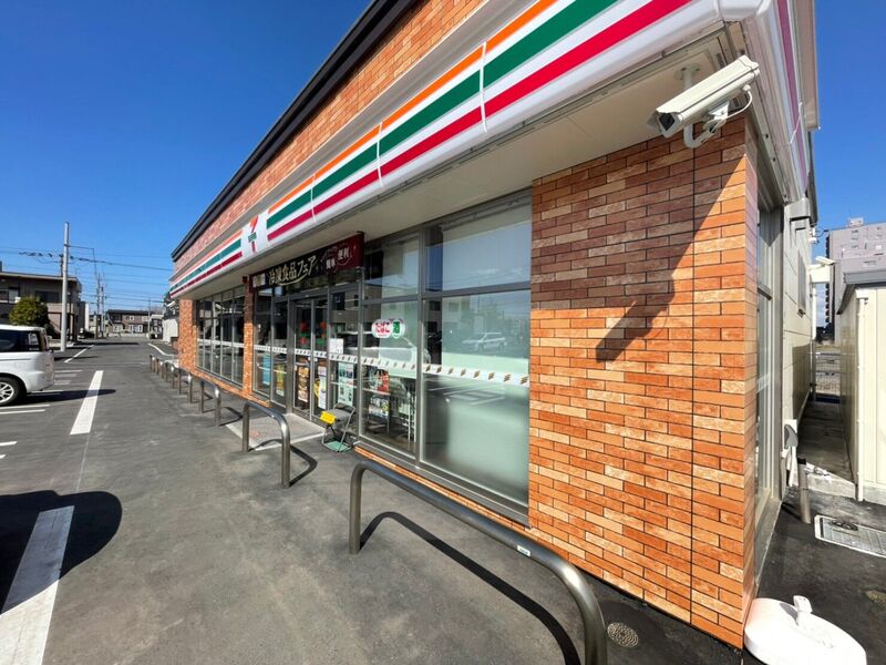 コンビニ　セブンイレブン札幌曙2条店（コンビニ）まで383m