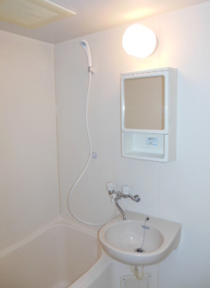 バス・シャワールーム　別部屋の画像を使用しております。