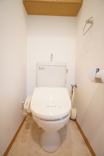 トイレ　参考写真（同建物別部屋のものです）