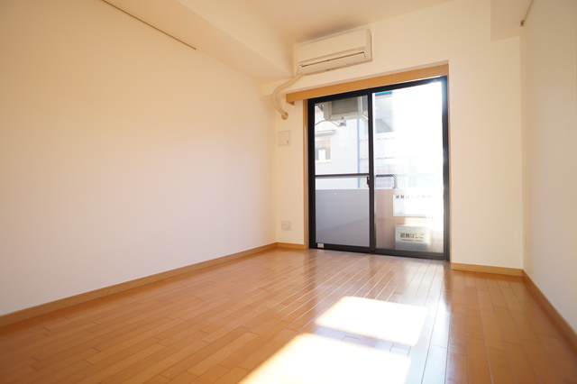 居室・リビング　参考写真（同建物別部屋のものです）