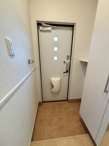 玄関　同物件、別号室の参考写真です。