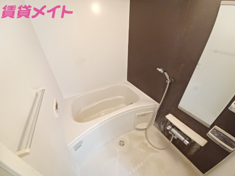 バス・シャワールーム　同型参考写真です