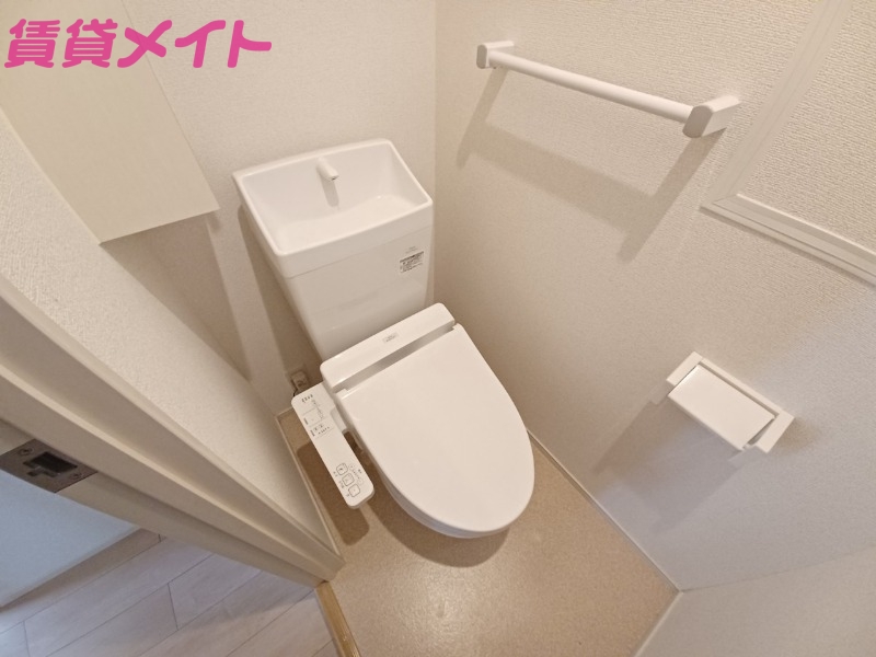 トイレ　同型参考写真です