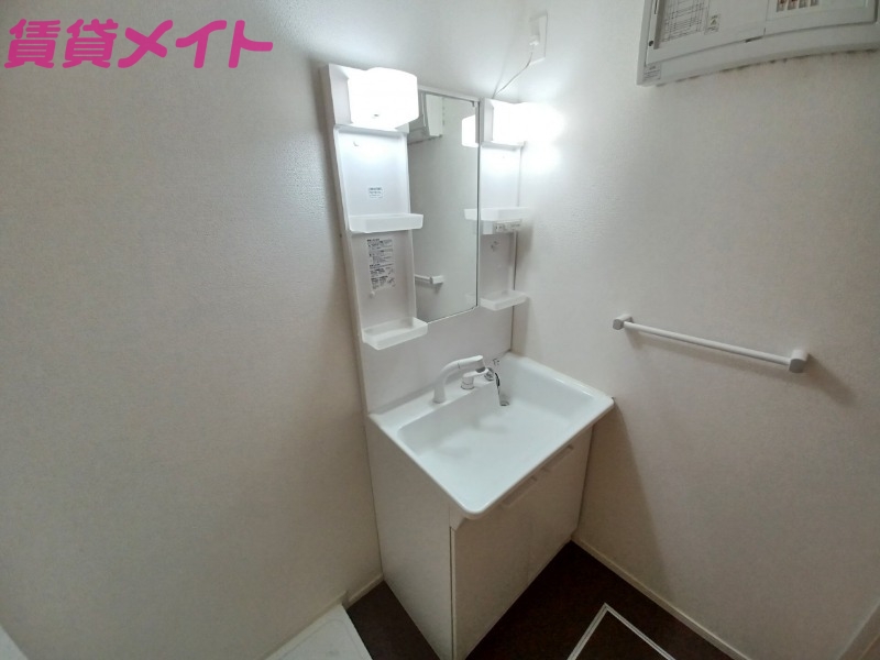洗面設備　同型参考写真です