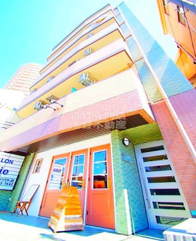 建物外観　スタイリッシュな建物♪