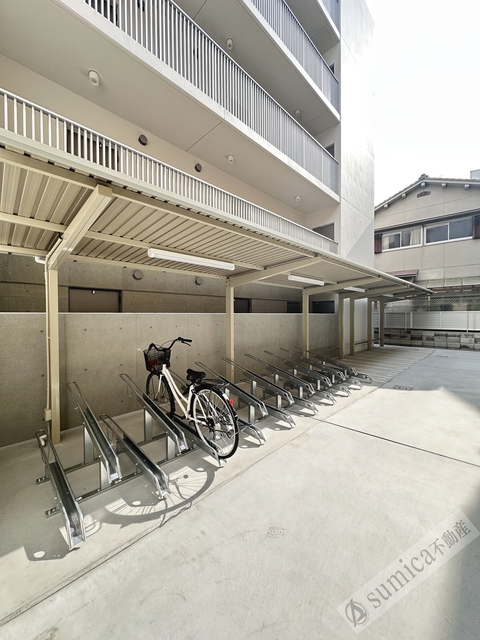 駐車場　屋根付きの駐輪場で雨の日も安心♪