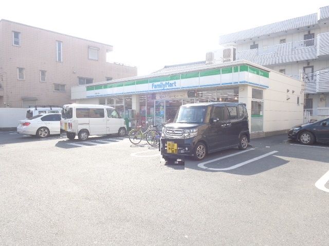 コンビニ　ファミリーマート熊谷万平町店（コンビニ）まで451m